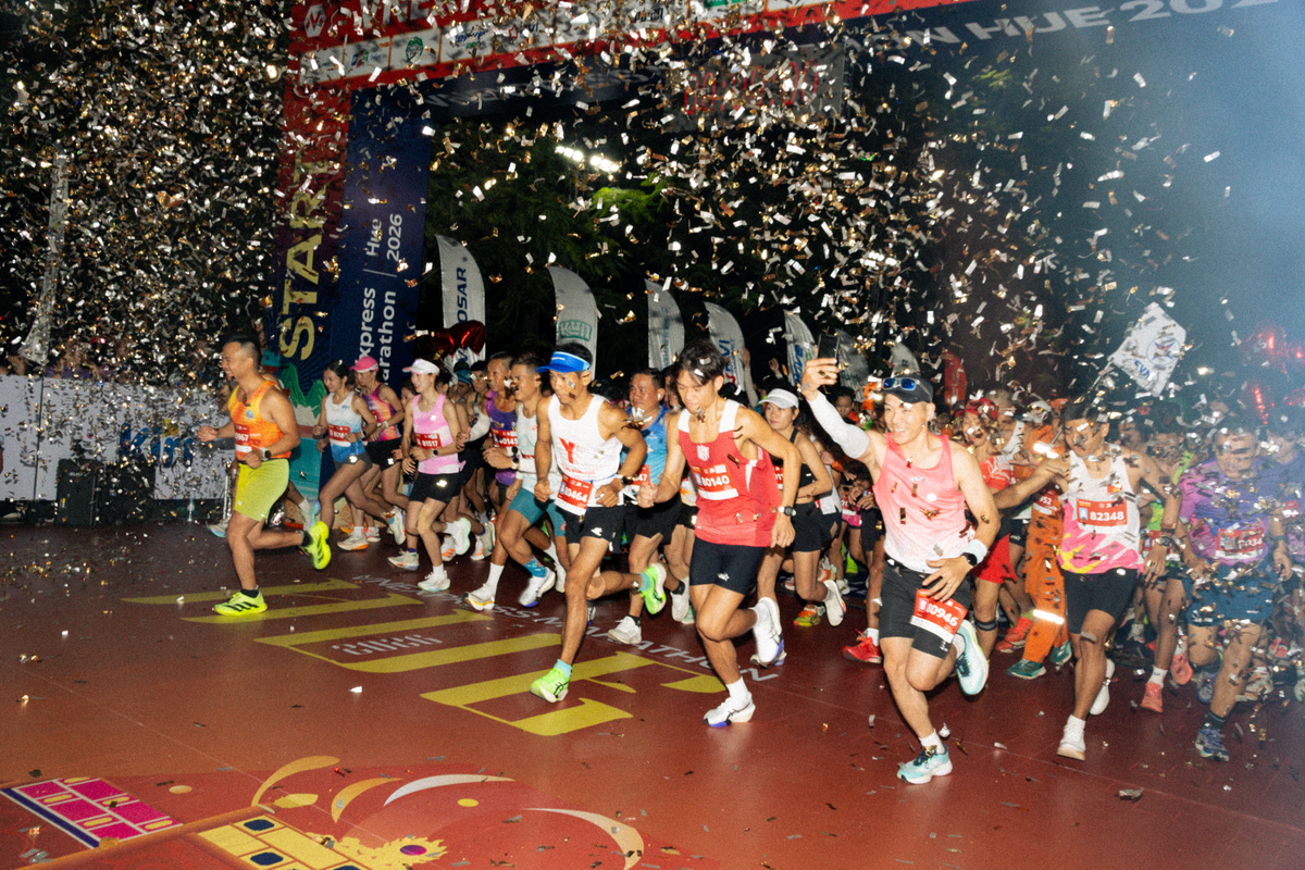 TAG community athletes running past historic landmarks during the VnExpress Marathon Hue 2026.